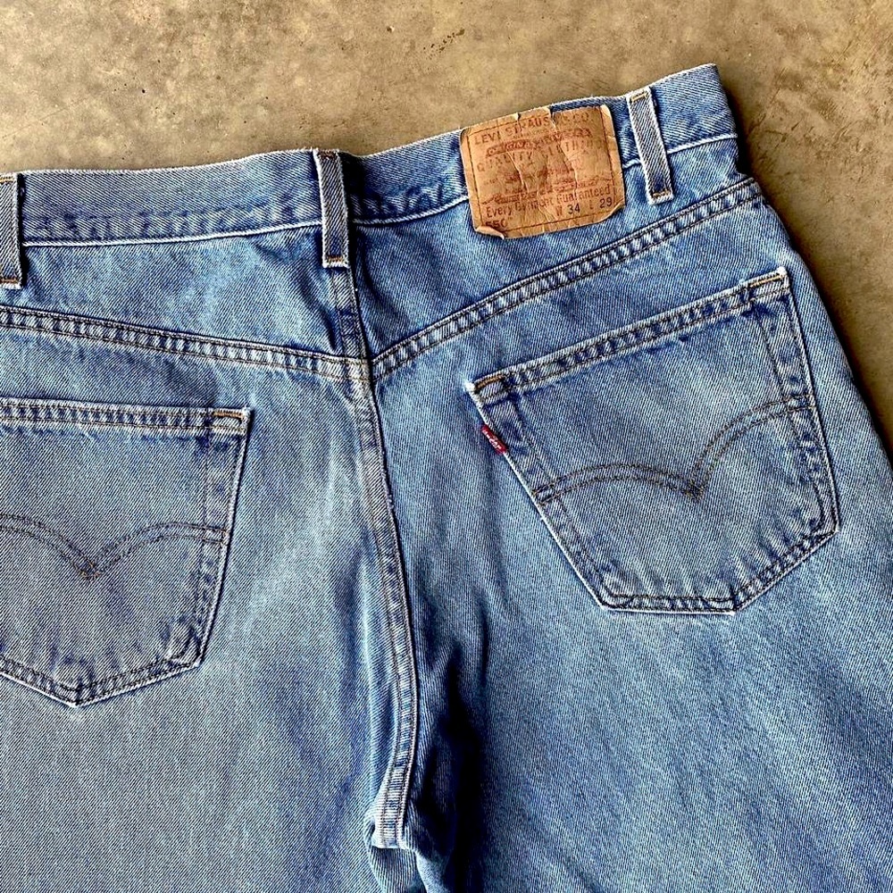 Vintage 90s Levi’s  550 34x29 red tab relaxed fit. 100% cotton